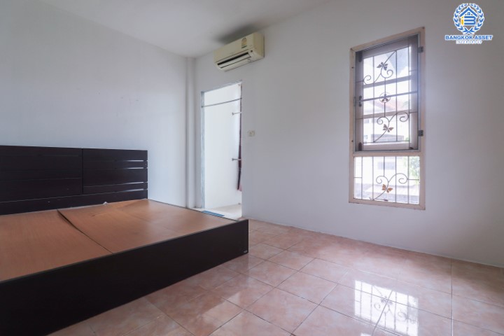 *****บ้านแฝดมือสองย่านนนทบุรี ม.สวัสดีการ์เด้นวิลล์ บางใหญ่-กาญจนาภิเษก บนเนื้อที่ 39.5 ตร.ว. ฟังก์ชัน 3 ห้องนอน 2 ห้องน้ำ 2 ที่จอดรถ แถมฟรี! 3 เครื่องปรับอากาศ บรรยากาศเงียบสงบ ทำเลดีมาก ใกล้ตลาด, ทางด่วน "ศรีรัช" และรถไฟฟ้าสายสีม่วง "สถานีตลาดบางใหญ่"